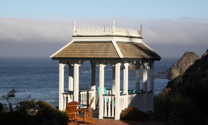 Elk Hotel | Elk Cove Inn & Spa