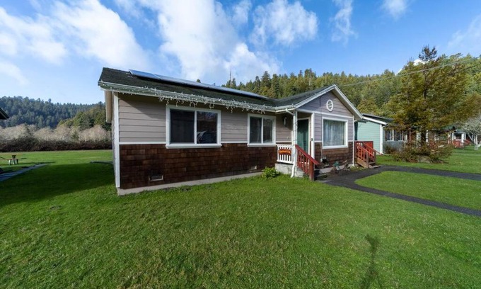 Orick House | Elk Meadow Cabins 11A Roosevelt Elk Suite