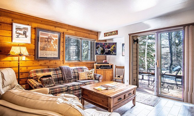 Elkhorn Village Condo | Elkhorn Bluff Condo with Community & Resort Amenities