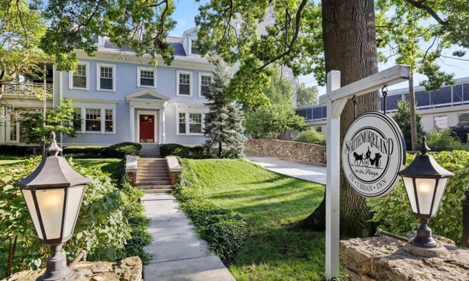 Southmoreland Hotel | Ella and Jacob Loose at Southmoreland on the Plaza