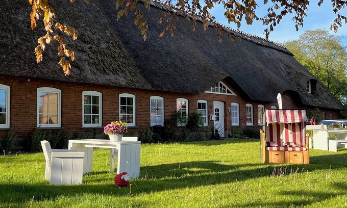 Ringsberg Apartment | Ella - under thatch, close to the beach, dogs allowed, garden