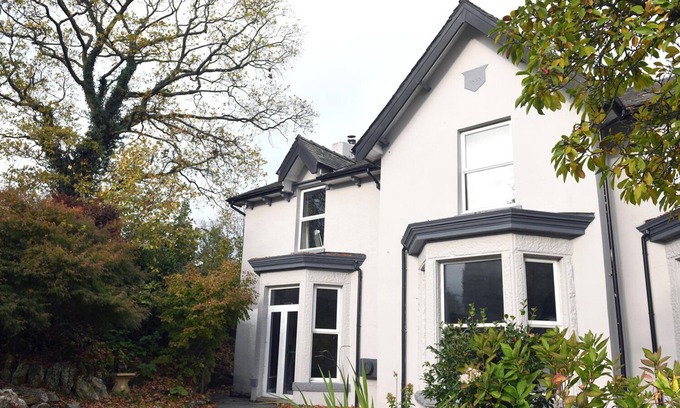 Newland Near Ulverston House | ELLIE'S LODGE, family friendly, with hot tub in Ulverston