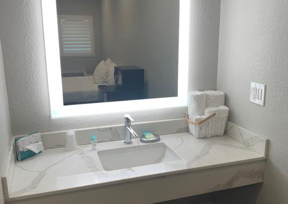 Auburn Hotel | Elmwood Motel