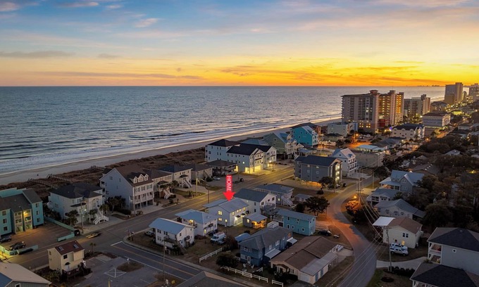 Ash House | Elvi's Beachside Trio - Spacious Ocean View Triplex, Sleeps 14