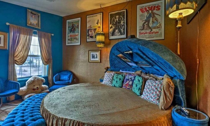 Branson Condo | Elvis and 60's decor, 2 bedroom Delight on a golf course