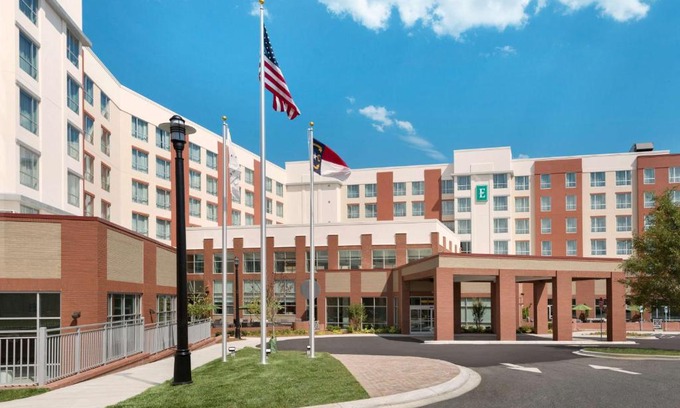 Charlotte Hotel | Embassy Suites Charlotte/Ayrsley