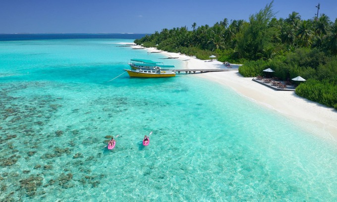 Emboodhoo Hotel | Embudu Village