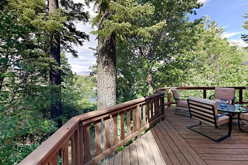 Cedar Glen House | Emerald Oasis