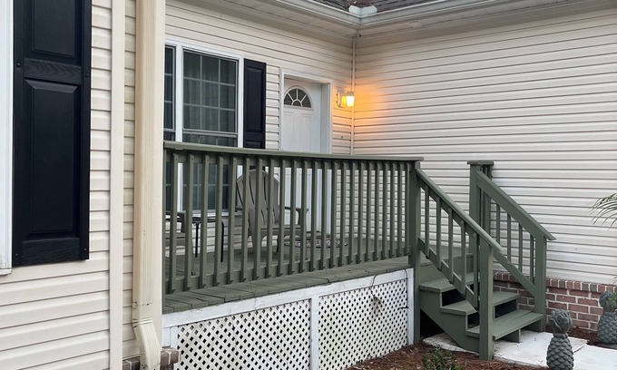 Hardeeville House | Emergency crews this is for you. 2 bedrooms with shared bathroom.