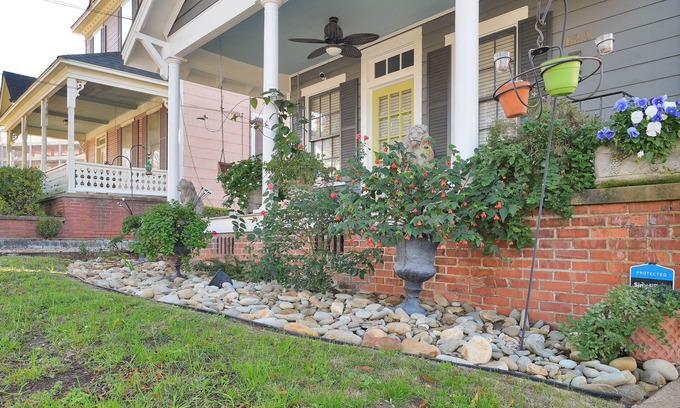 Montgomery House | Emma’s Cottage