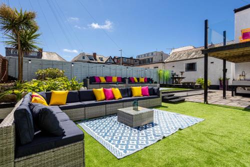 North Shore House | Empress Hall Blackpool by Charles Alexander Short Stay - Sleeps 20