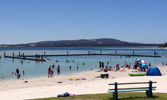 Emu Point Cottage | Emu Point Beach Cottage: Oyster Cottage - pet friendly accommodation