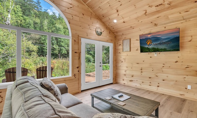 Cosby Cottage | Enchanted Bungalow, Blue Moon, Pickleball Court, Mountain Views, Starting at $69