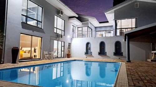 Oudtshoorn House | Enchanted Guests