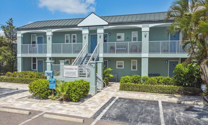 Bay Esplanade Apartment | Enchanted Inn/7 Private King Suites/Waterfront