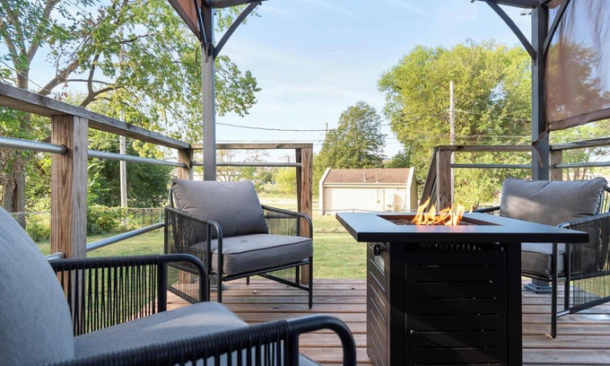 Omaha House | Enchanting 3BR Cottage, Close to Downtown!