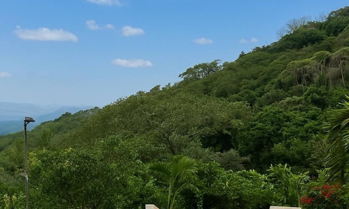 Mercedes Sur Cottage | Enchanting 5-bedroom cottage with WiFi in San José