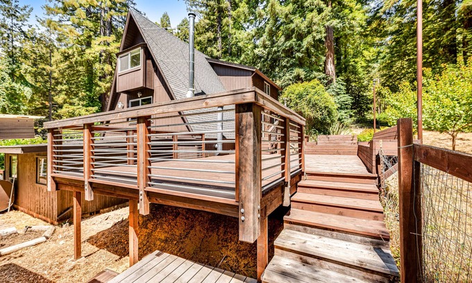 Gualala Cabin | Enchanting cabin with hot tub, full kitchen, & washer/dryer - dog-friendly