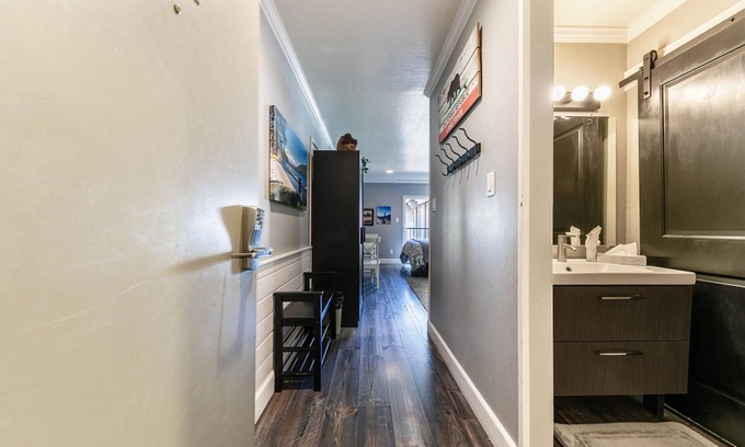 Truckee Apartment | Enchanting Deluxe Studio #216 at Donner Lake Village