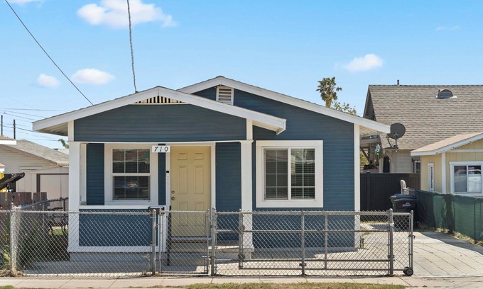 Ontario House | Enchanting house in Ontario near airport