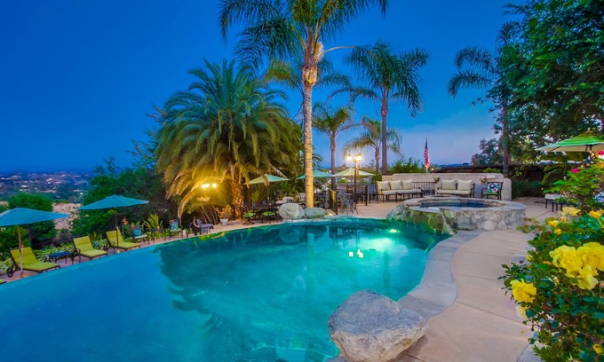Fallbrook Resort | Enchanting Luxury 1-Level Home, Lagoon Style Infinity Pool & Spa, Private 1 Acre