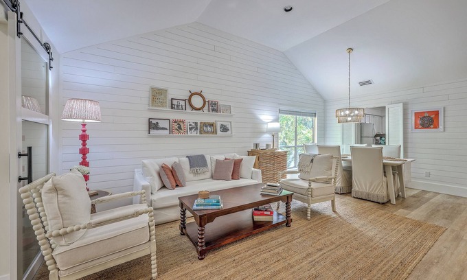 Seabrook Island Cottage | End-Unit Bright Beach Cottage for 6. Amenity Cards Included.