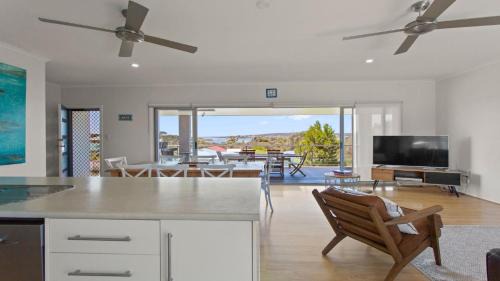 Lake Wangary House | Endeavour View Is A Fantastic - A Modern, 4 Bedroom Holiday Home