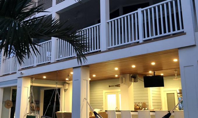 Venetian Shores House | " Endless Summer" Awaits!