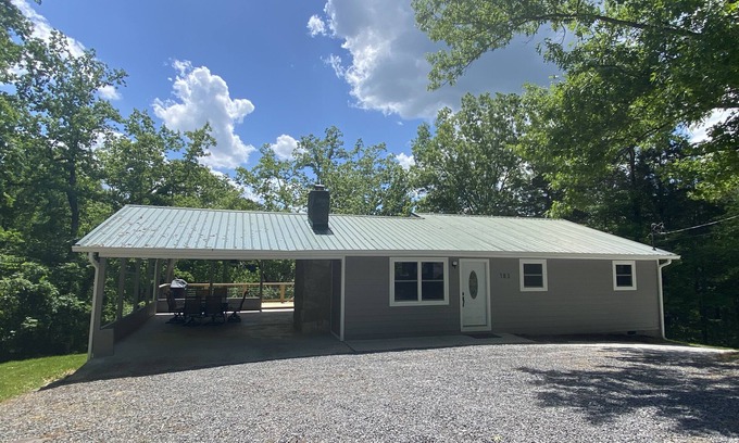 Sharps Chapel House | Endless Summer - Norris Lake Home