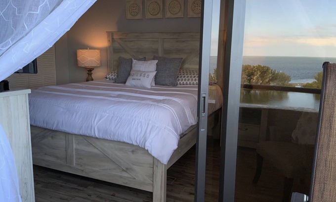 Hudson Condo | Endless Sunsets On Gulf Island