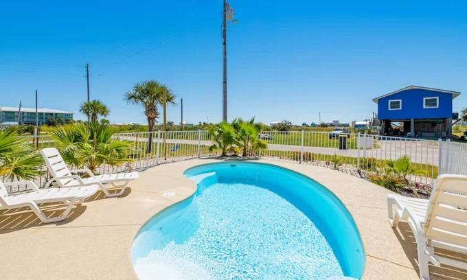 Fort Morgan Pines House | Enjoy a 3-bedroom vacation home just 29 minutes from Gulf Shores Beach