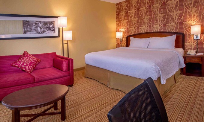 Durham Hotel | Enjoy a Hassle-Free and Suiting Stay! Free Parking, Onsite Pool, Pets Allowed