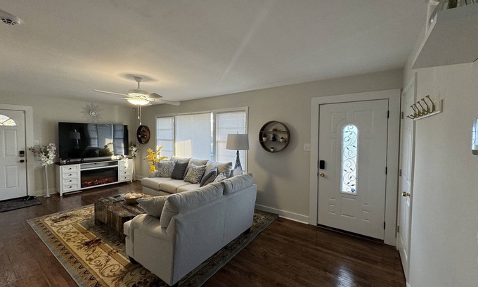 Port Wentworth House | Enjoy a quiet vacation. Minutes away from airport, Tanger outlet, and shoppings