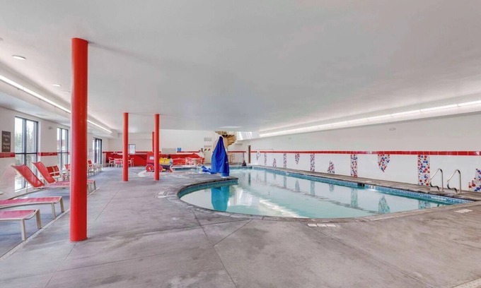 Loveland House | Enjoy Adventure at 4 Family-Friendly Suites Near Chapungu Sculpture Park