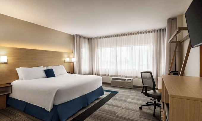 Mid Beach Hotel | Enjoy Beachfront Room with Outdoor Pool Close to Miami Beach Boardwalk