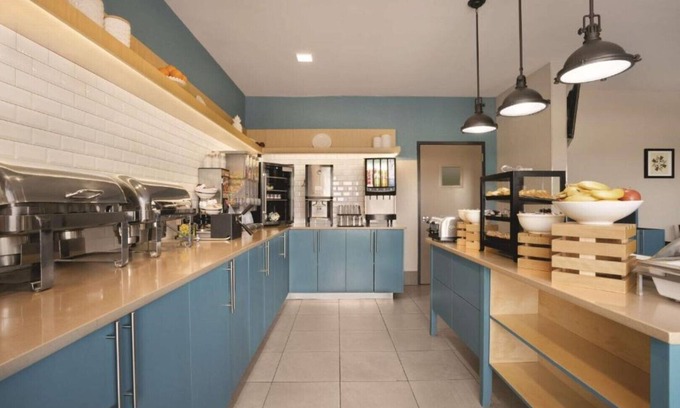 Quad Cities House | Enjoy free airport transfers to and from our room in Moline