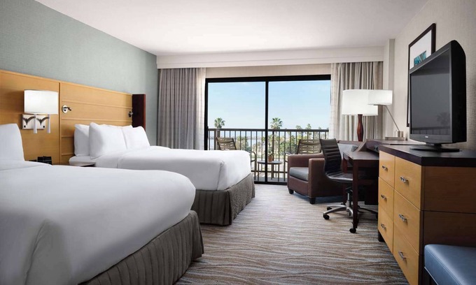 South Redondo Hotel | Enjoy Homey Comfort! Pet-Friendly Stay Close to Hermosa Beach Pier