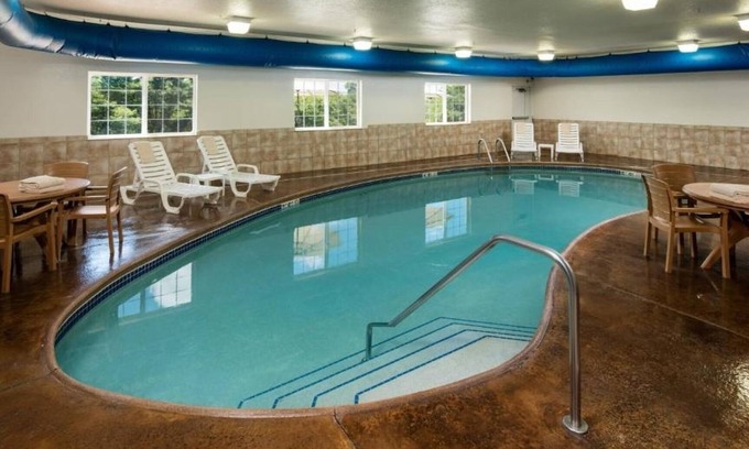 Galena Hotel | Enjoy Irish-Inspired Comfort at Cozy Room in Galena