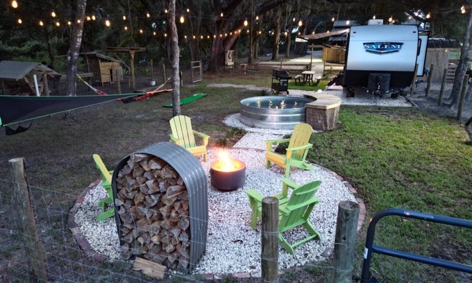 Webster House | Enjoy nature and spend some time with yourself surrounded by beautiful animals.