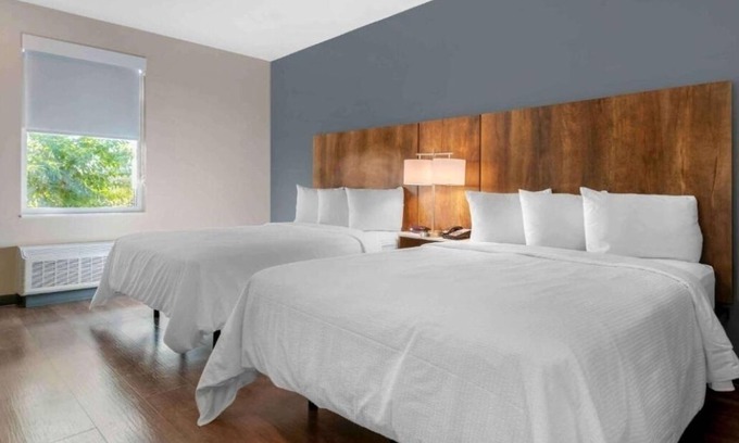 Sparks Hotel | Enjoy Roomy Accommodations Just Steps from Sparks Marina