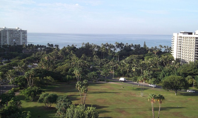 Waikiki Condo | Enjoy the Ocean View, Relaxing Beaches and Vibrant Night Life.