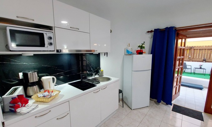 Tarajalillo House | Enjoy your Privacy in this Holiday Home in Bahía Feliz with Terrace