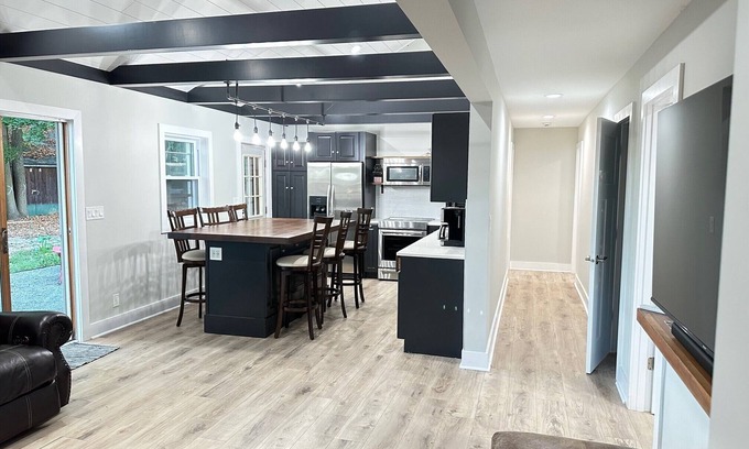 Benton Harbor Cottage | Enjoy your Saffron Farms stay: Wooded Serenity on 18 Acres — Wine & Golf Nearby