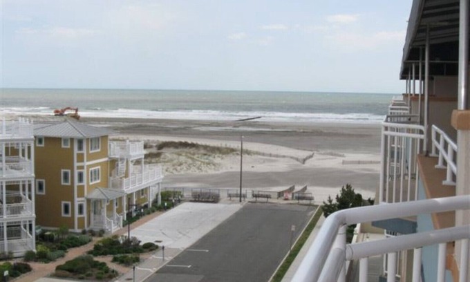 Wildwood Crest House | Enjoy your vacation in a luxurious condo at oceanfront Royal Beach Condominiums