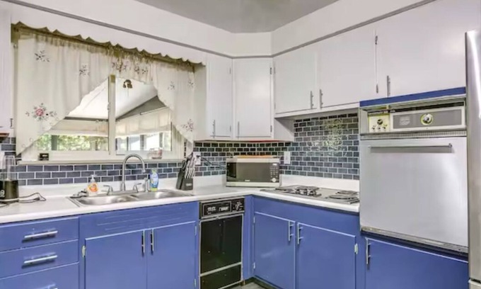 Monroeville House | Enjoyable 4-bedroom house with AC in Monroeville