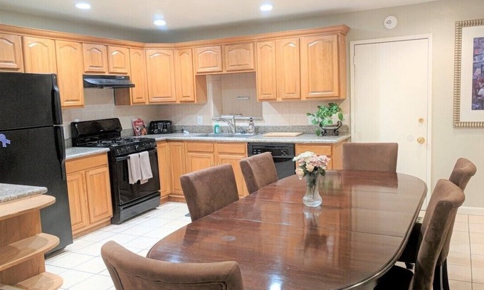 Oakland House | Enjoyable 6+bedroom house near Oakland Airport