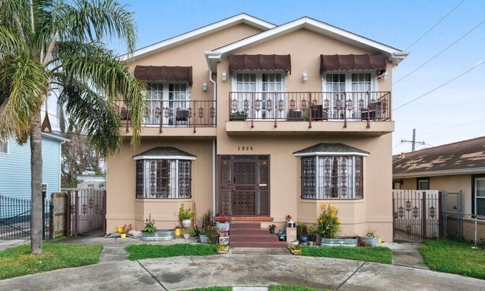 Seventh Ward House | Enormous NOLA Mansion w/King Suite & Parking