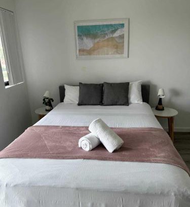 Guildford West House | Ensuite Double Room - Central & Convenient Location in Guildford West