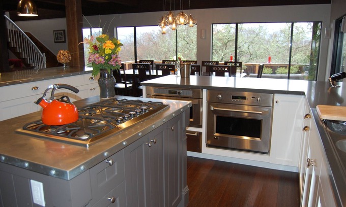 Calistoga House | Entertainer's Home With Chef's Kitchen Overlooking Napa Valley