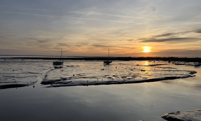 Westcliff-on-Sea Apartment | Entire 1Bed Studio with Ensuite, Balcony & Parking